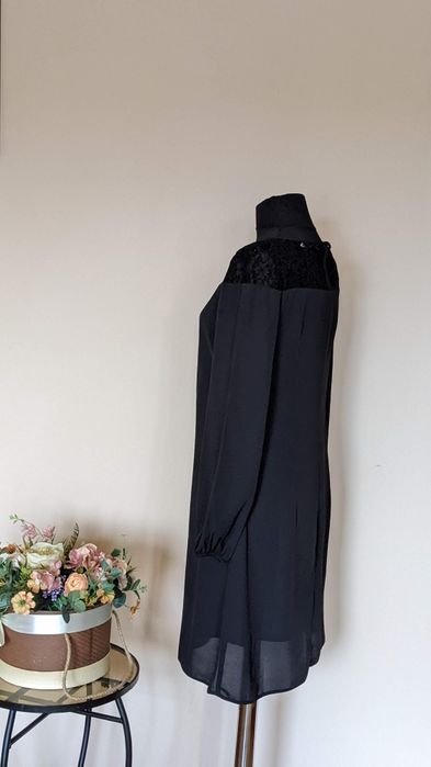 Rochie de zi elegantă neagră