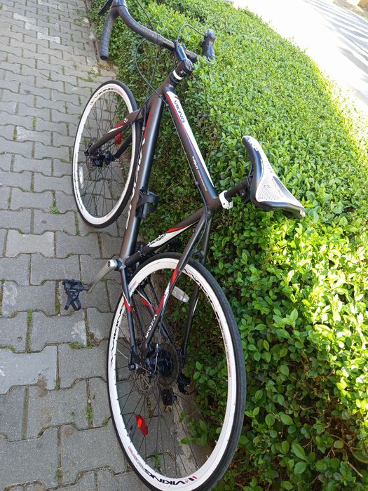 Vand cursiera  cadru de aluminiu.