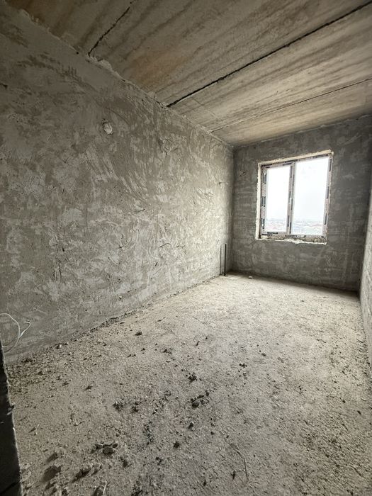 Навоийда квартира сотилади.