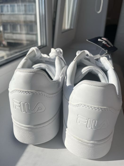 Кроссовки продам