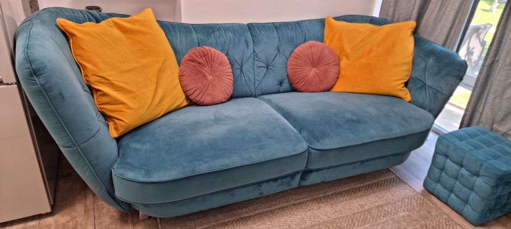 Canapea Premium Glam Catifea Turquoise/Teal + Taburet  Capitonat & Perne Decorative incluse!