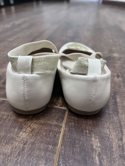 Продам туфли на девочку.