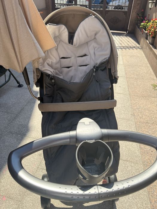 Продавам бебешка количка в отлично състояние Stokke