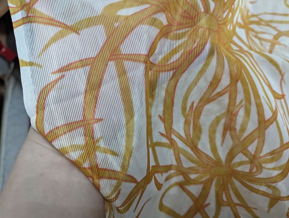 Продам 2 тюльевые занавесочки