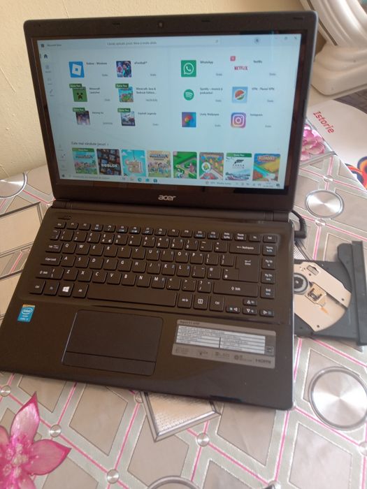 Oferta! Laptop  la preț de Tabletă!300 Lei