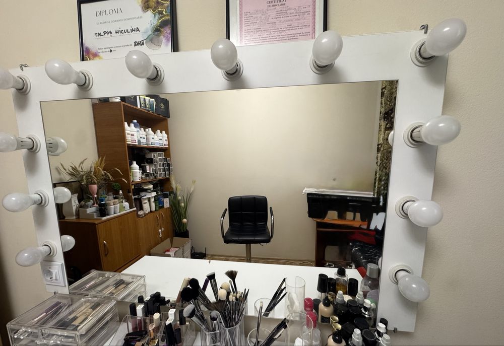 Masa makeup cu oglinda