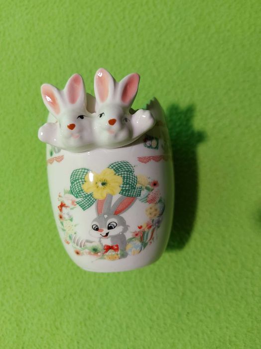 Cana decor cu iepurasi pentru paste, confectionata din portelan