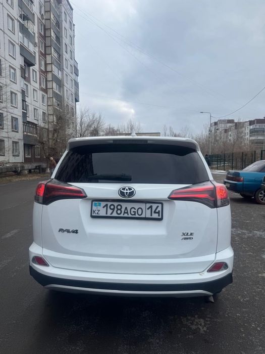 Продам машину Rav 4