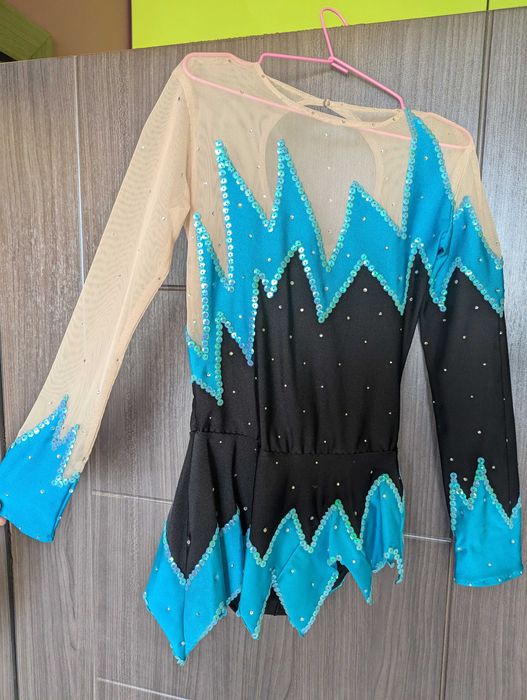 Рокля за фигурно пързаляне