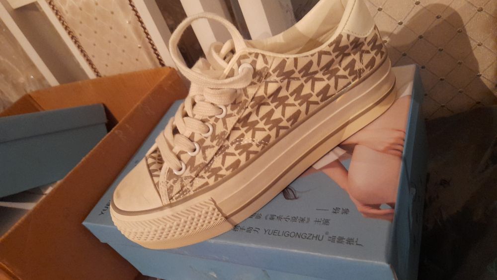 Взрослые детские обувь