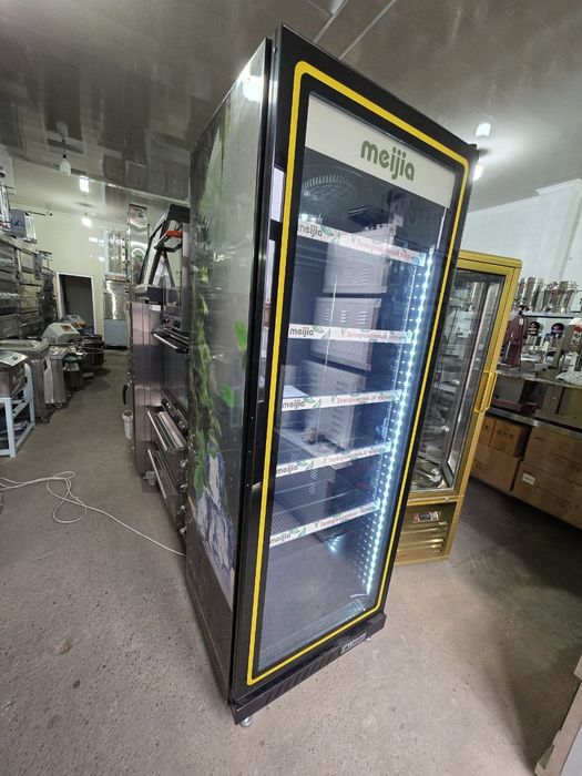 Продается витрина холодильник.