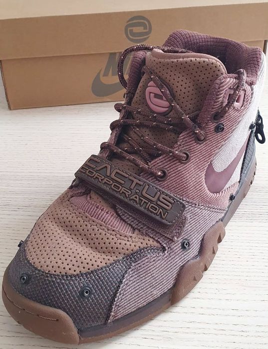 Оригинален Travis Scott x Nike Trainer