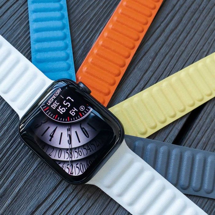 Кожена каишка с магнитно закопчаване за Apple Watch ULTRA/SE/11/10/9/8