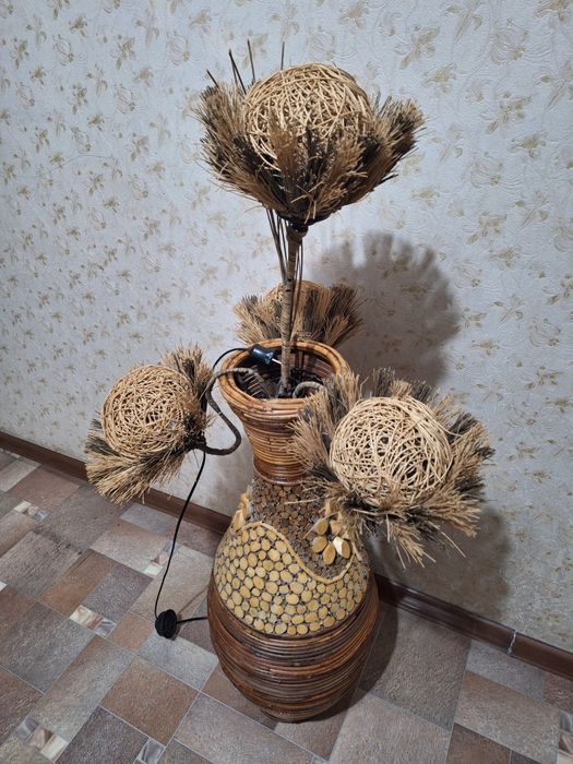 Светильник красивый.