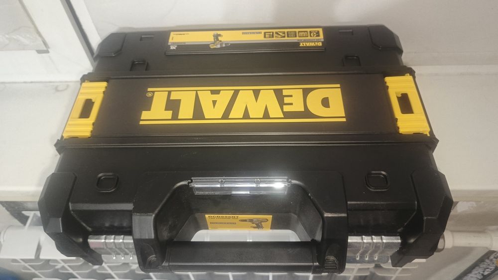 Продам Ударопрочный кейс от DeWalt