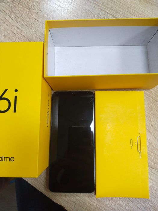 Продаю телефон realme 6i