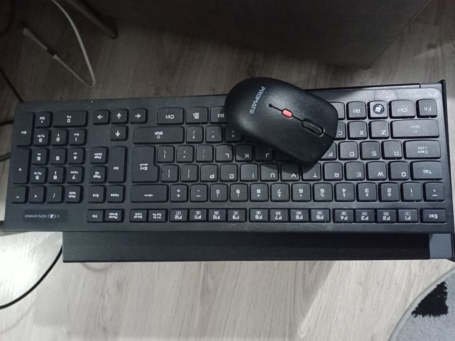 Vând  PC unitate tastatura și mouse