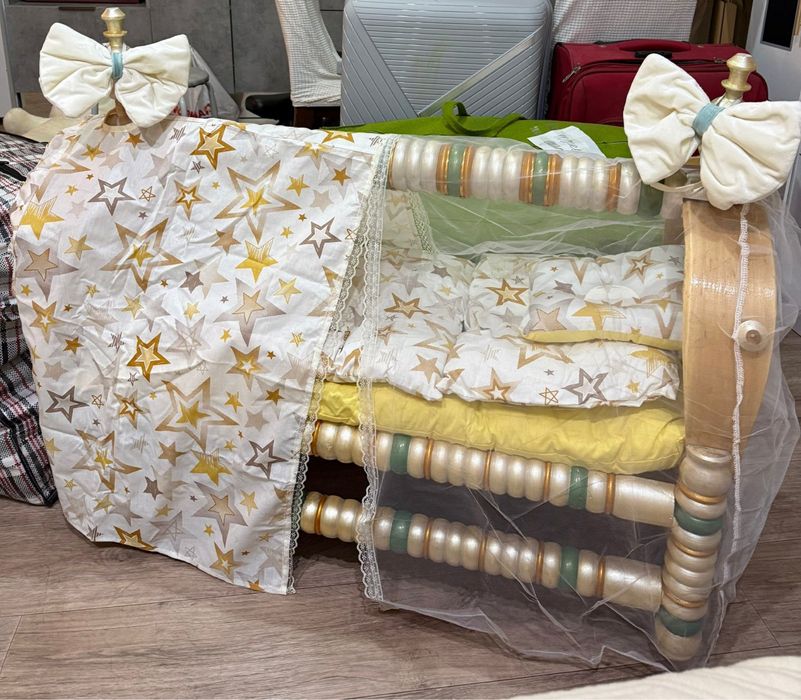 Продам современный бесык, ребенок не лежал внутри, абсолютно новый