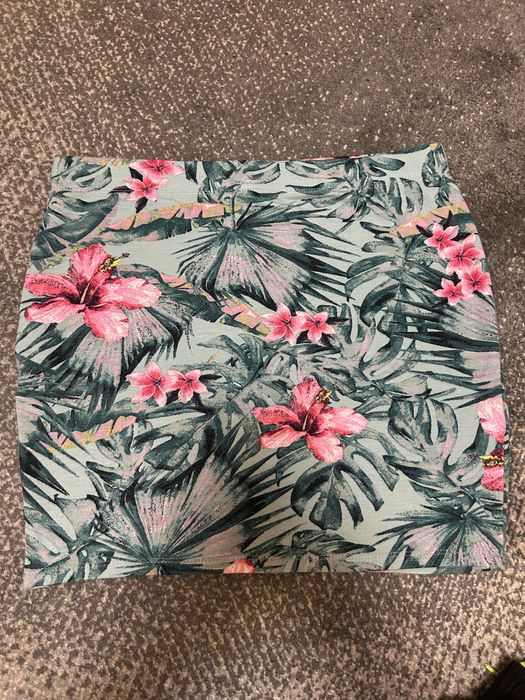 Нова лятна дамска пола с тропически принт