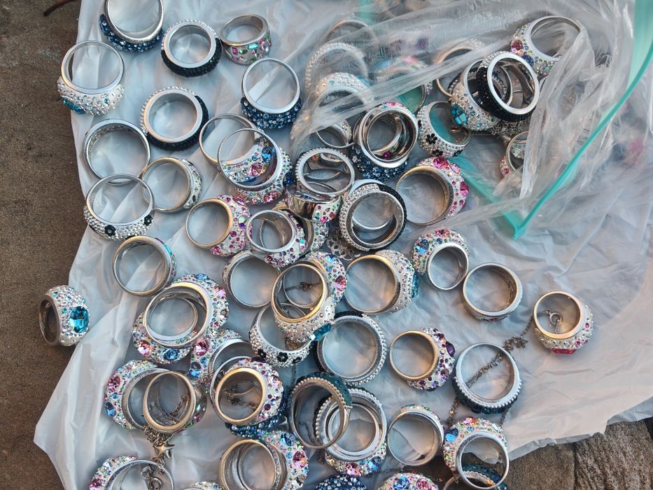 Продавам нови сребърни пръстени