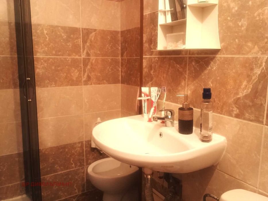 Продава се Тристаен апартамент в София, Фондови жилища - 84 кв.м за 2096 €/кв.м - Снимка #11