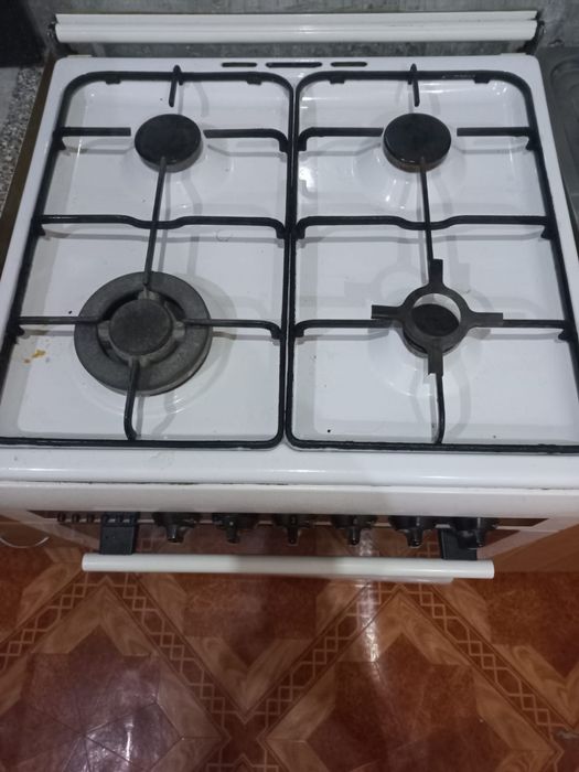 Продам газ плиту