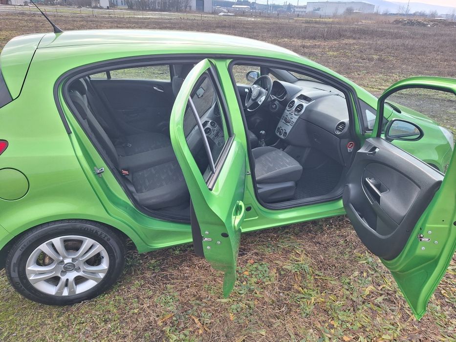 Opel corsa D 2012  1.4 Benzină 88 cp euro 5