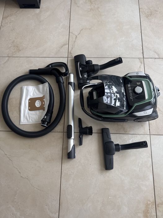 Aspirator Aeg VX9,Aproape nou