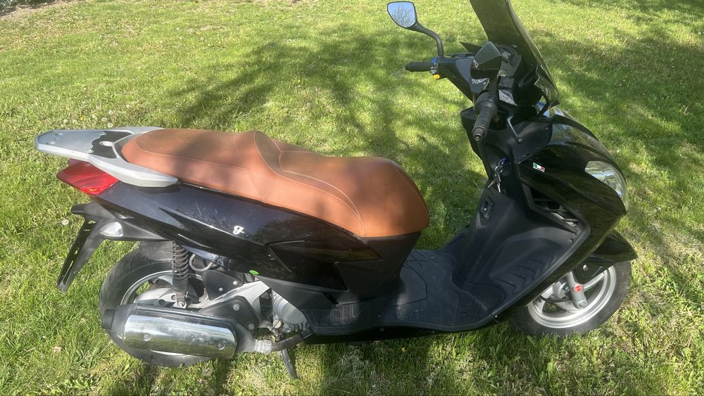 Vand scutere de 50 cc