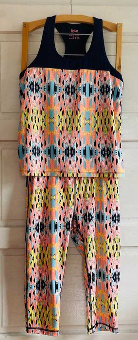 За Коледа дамски пуловери-Нови,меки, топли Р-р L-XL,2бр за 30 €