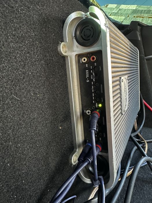 Subwoofer auto si amplificator