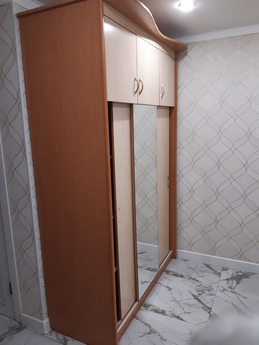 Продам большой шкаф