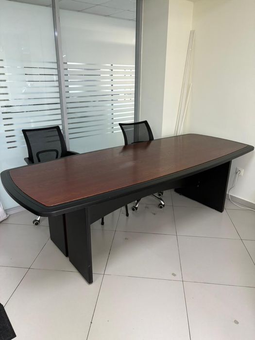 Продается стол в очень хорошем состоянии, подходит для офисов