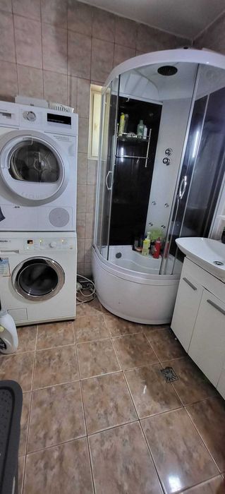Vand ap 2 camere 48m2 si parcare in Floresti str Gh Doja