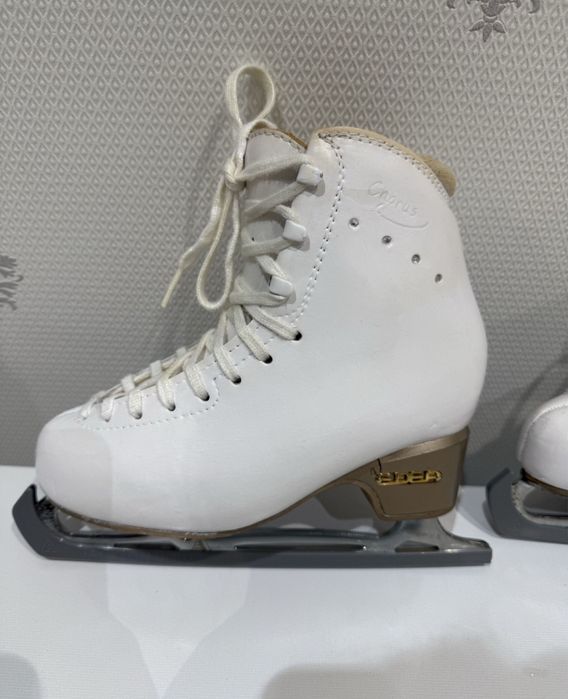 Продам коньки EDEA