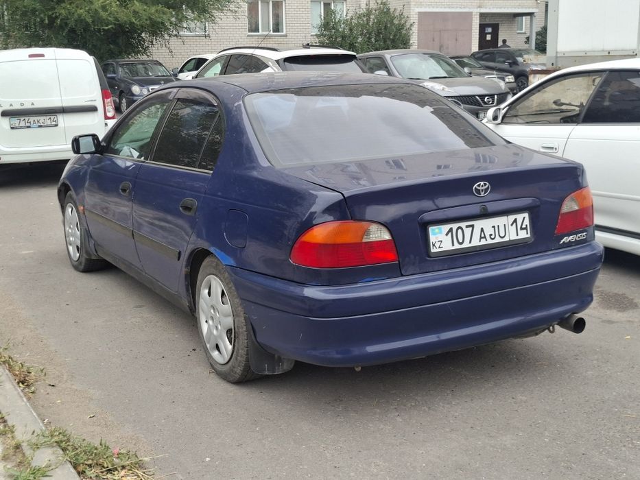 Toyota avensis 2000 1.6 продам