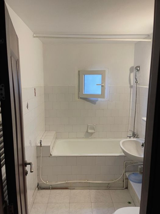 Vând apartament 3 camere 101m2 zona lebădă ( vizavi  de kaufland )