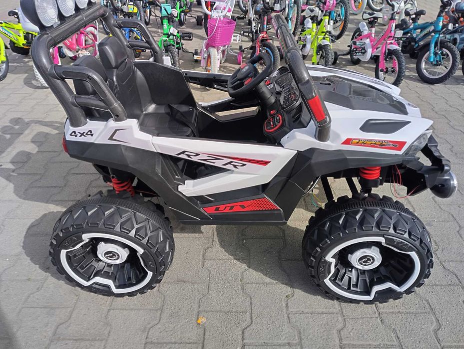 SAFARI двуместен акумулаторен джип JAKARTA 4x4 бял