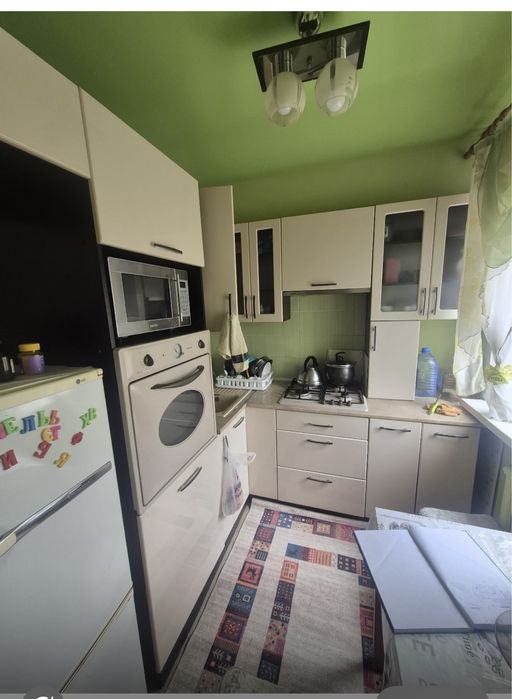 Продам кухонный гарнитур Б/у