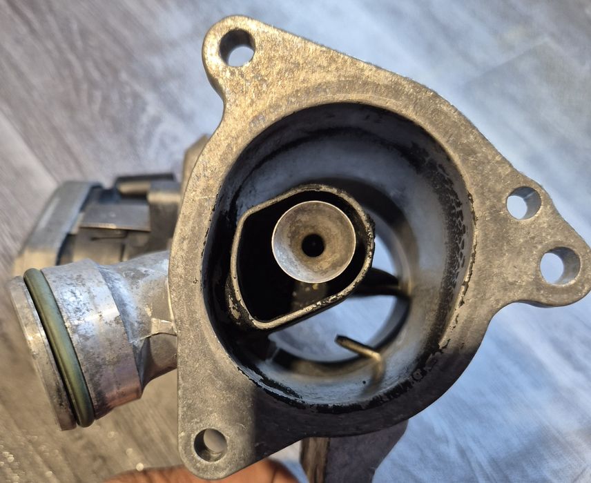 EGR клапан ,мерцедес 2.2 CDI 150кс