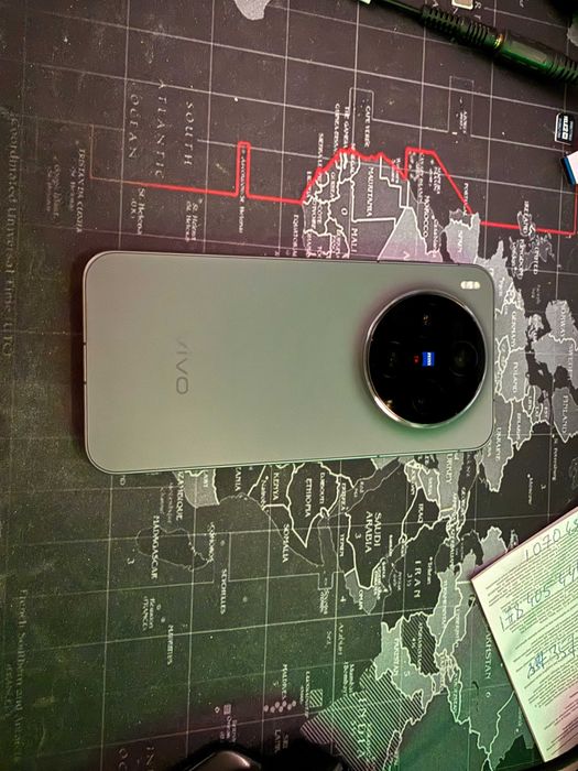 Продам Vivo X300 16/512 в идеале.