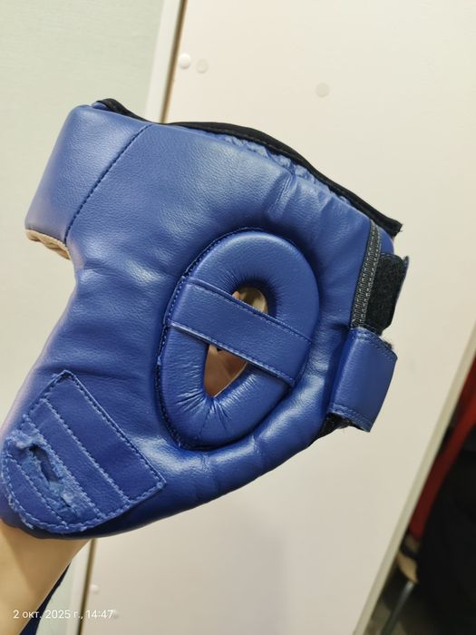 Продам боксерский шлем и перчатки