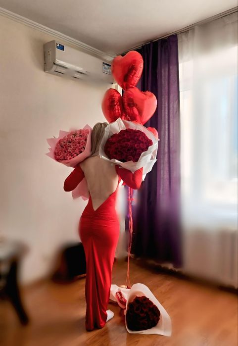 Продам платье красного цвета..