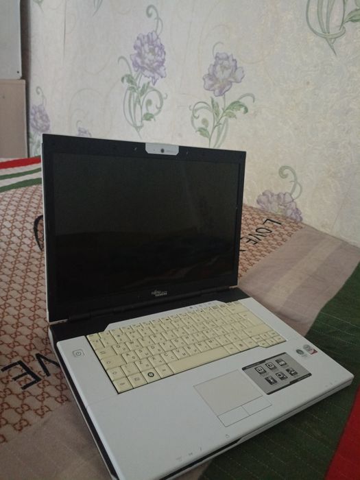 Amilo notebook pi 3525 Fujitsu Siemens в идеальном состоянии