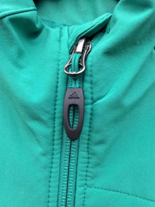 Adidas оригиналнл дамско непромокаемо преходно яке Л размер