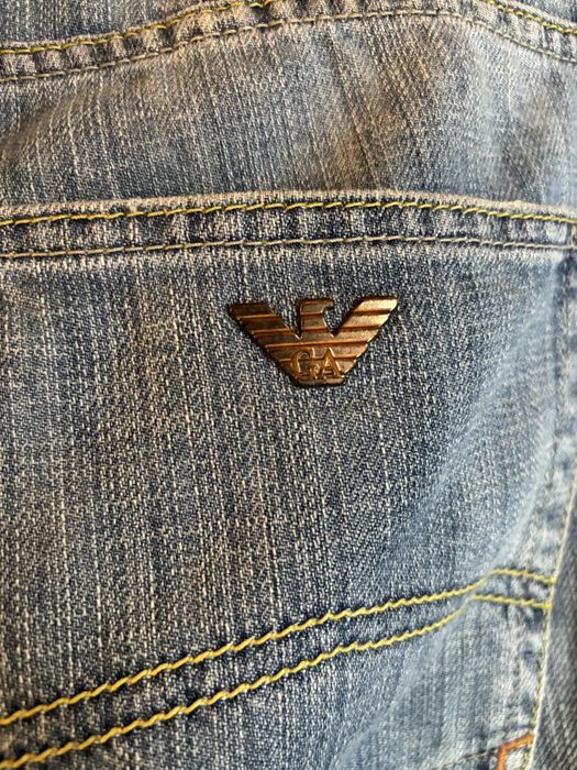 Vand blugi de baieti Armani clasici originali in stare buna