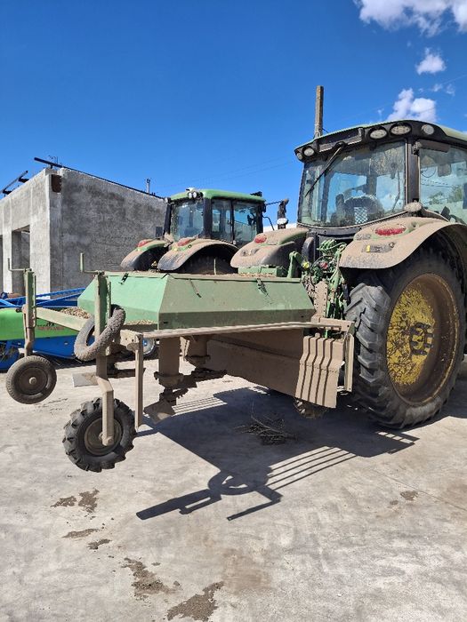 Tocator pentru tractor cozi ceapa/usturoi