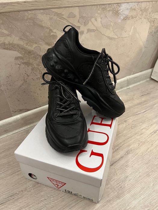 Оригинални сникърси Guess