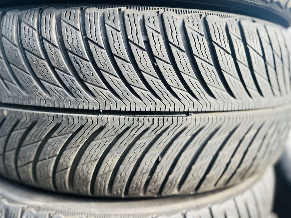 235 /55 /17 – комплект зимних шин