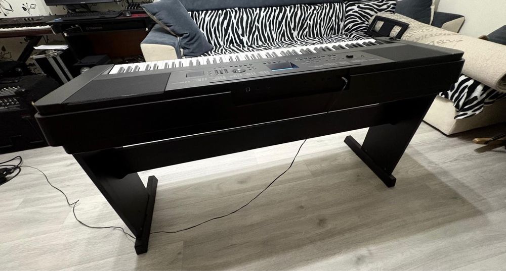 Yamaha Portable Grand DGX-660